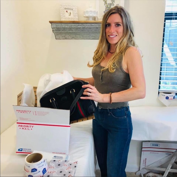 Meet your Posher, Anita - Picture 2 of 11